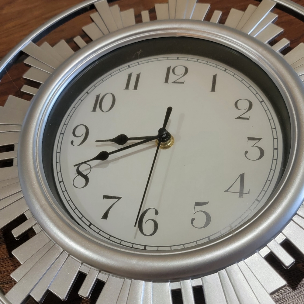 Clock - Picture 2 of 6
